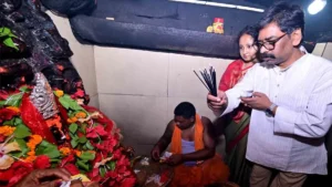 Dewri Mandir Ranchi: CM Hemant Soren reached mother Dewri temple with wife Kalpana Soren.
