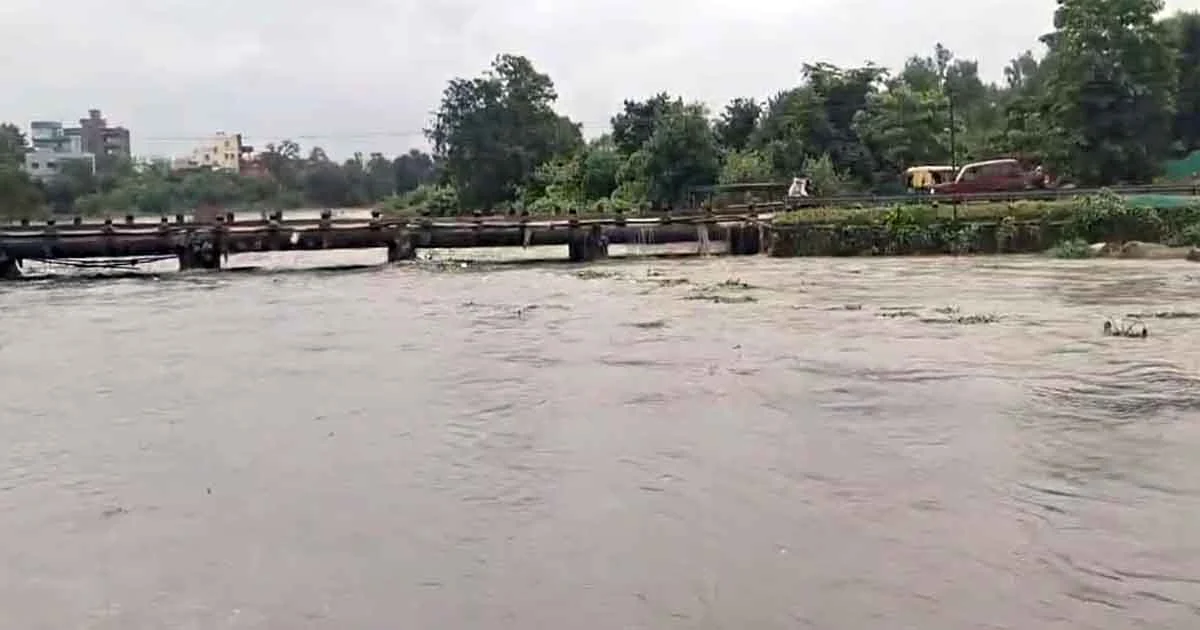 Ranchi Rain: रांची में भारी बारिश से स्वर्णरेखा उफान पर, बढ़ी लोगों की चिंता