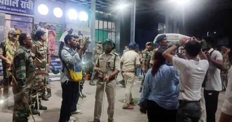 JPSC JSSC Reform Manch: मुख्यमंत्री का पुतला छीनने पर मचा हंगामा, पुलिस-छात्र भिड़े