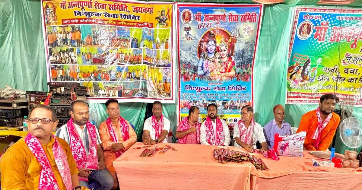 Jaynagar News: जयनगर में कांवरियों की सेवा में जुटी माँ अन्नपूर्णा समिति