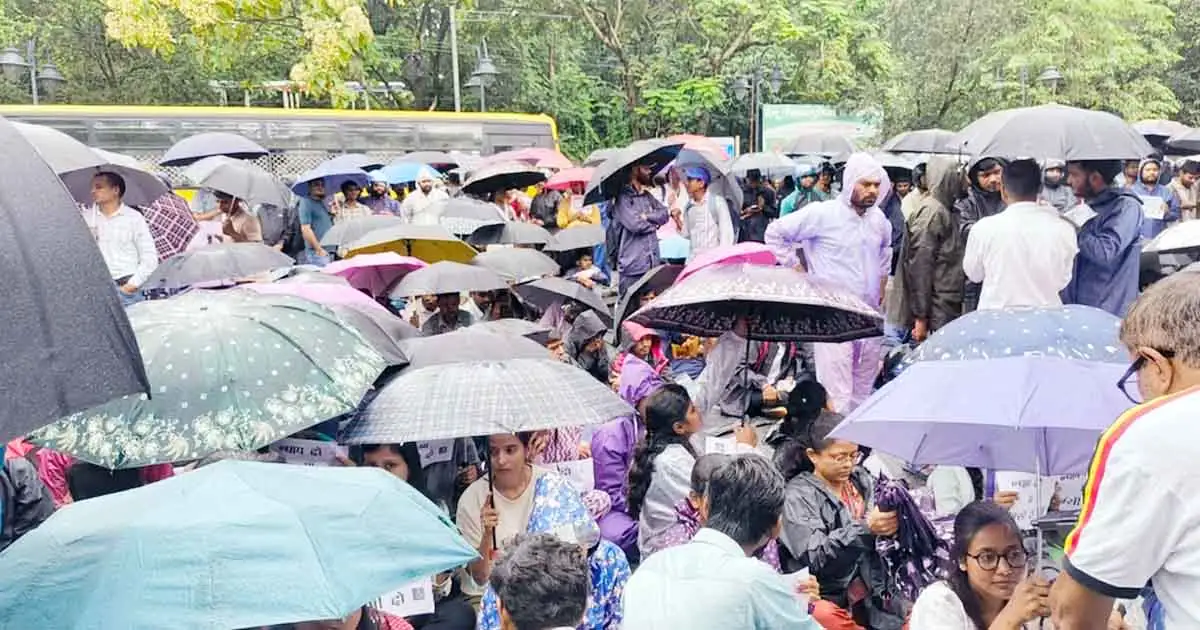 JSSC CGL Protest: प्रोजेक्ट भवन में घुसे अभ्यर्थी, बैरिकेडिंग तोड़कर हंगामा