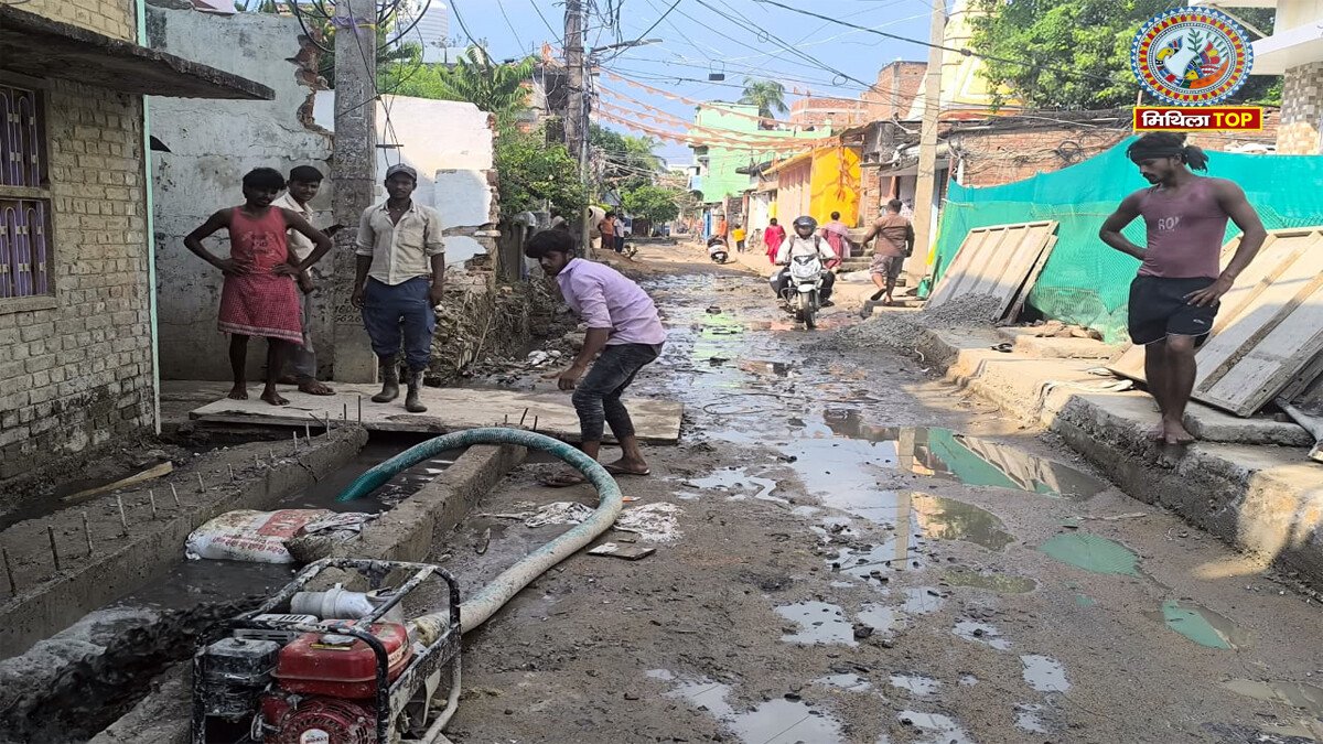 Darbhanga News: गांधीनगर कटरहिया रोड के निर्माण में गड़बड़ी का आरोप